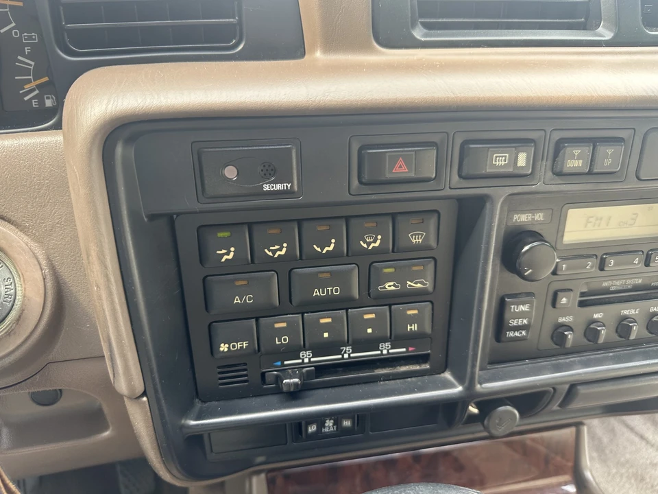 1997 Lexus LX 1st Gen - Image 29 of 31
