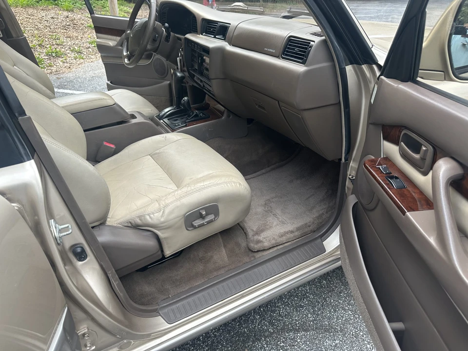 1997 Lexus LX 1st Gen - Image 17 of 31