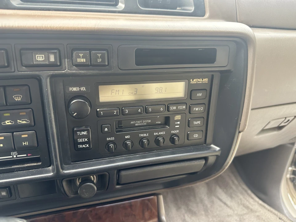 1997 Lexus LX 1st Gen - Image 28 of 31