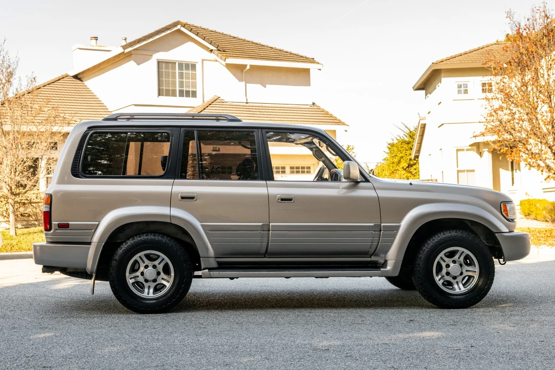 1997 Lexus LX 1st Gen - Image 11 of 31