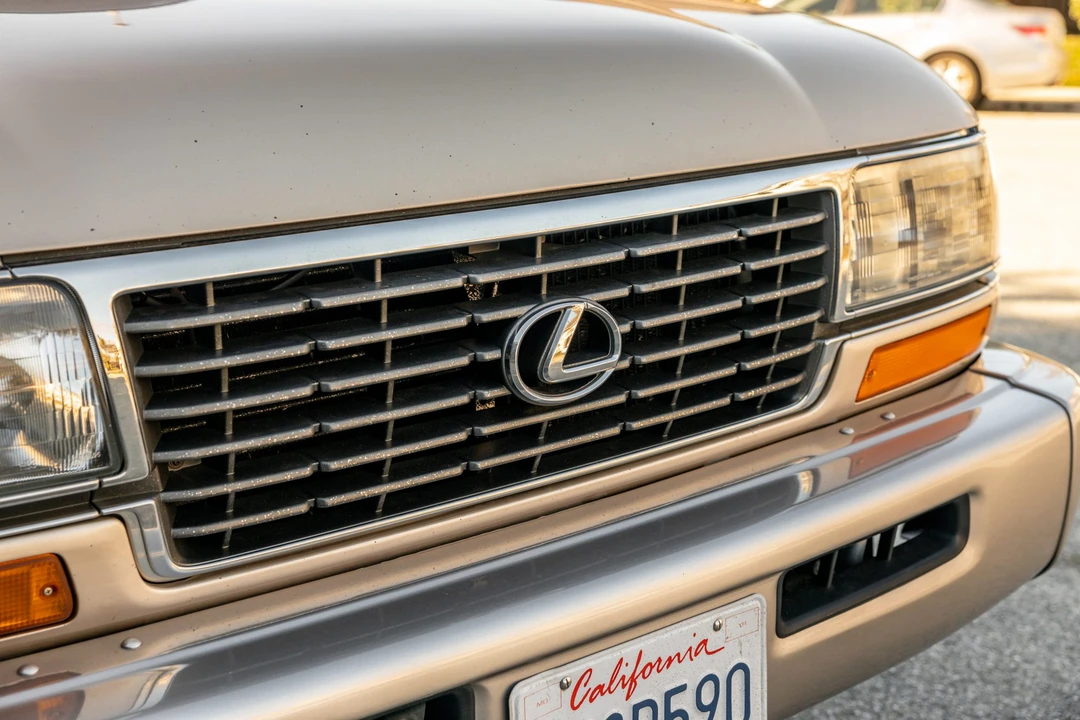 1997 Lexus LX 1st Gen - Image 15 of 31