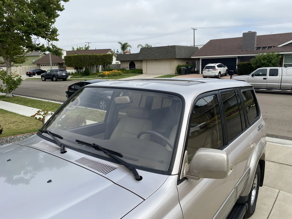 1997 Lexus LX 1st Gen - Image 27 of 31