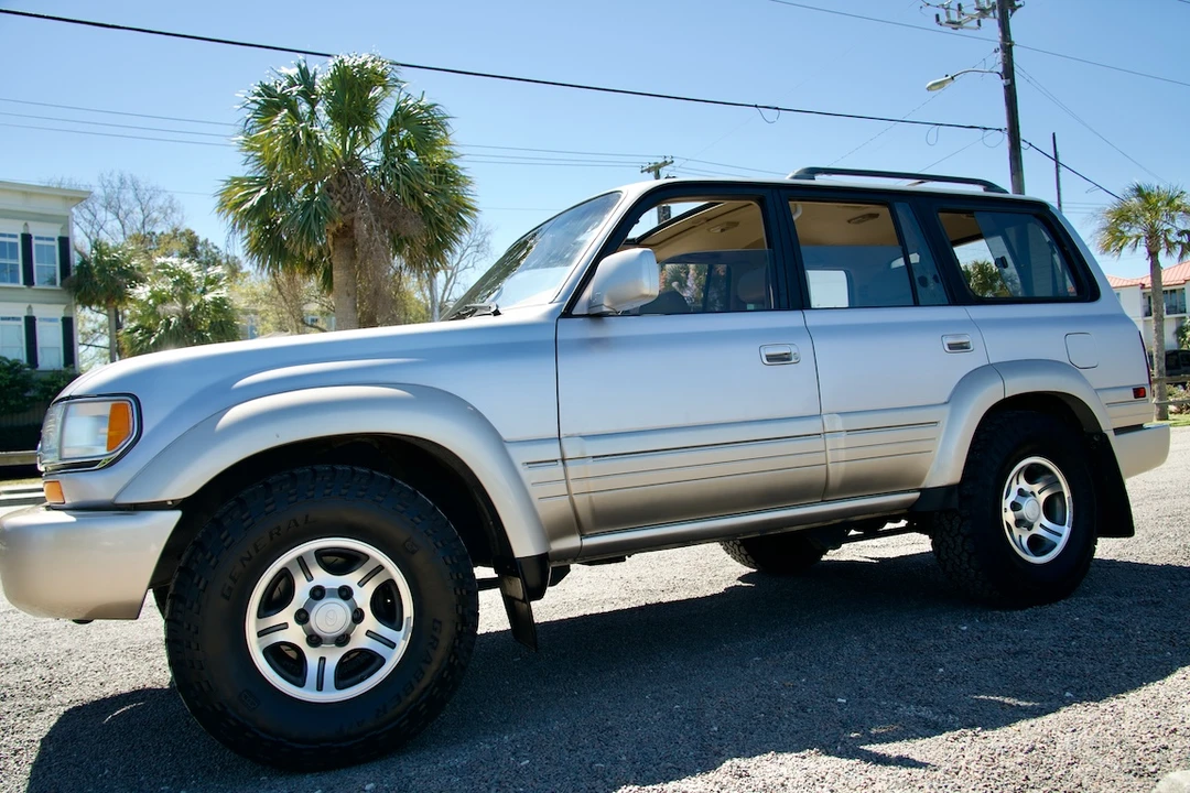 1997 Lexus LX 1st Gen - Image 28 of 31