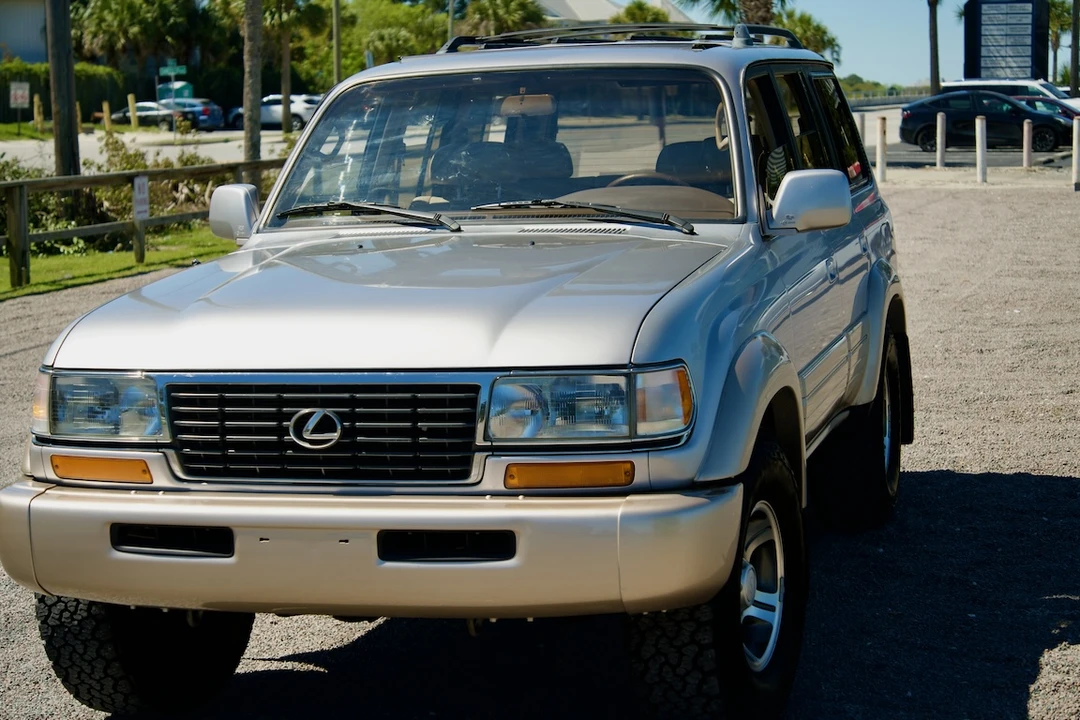 1997 Lexus LX 1st Gen - Image 5 of 31