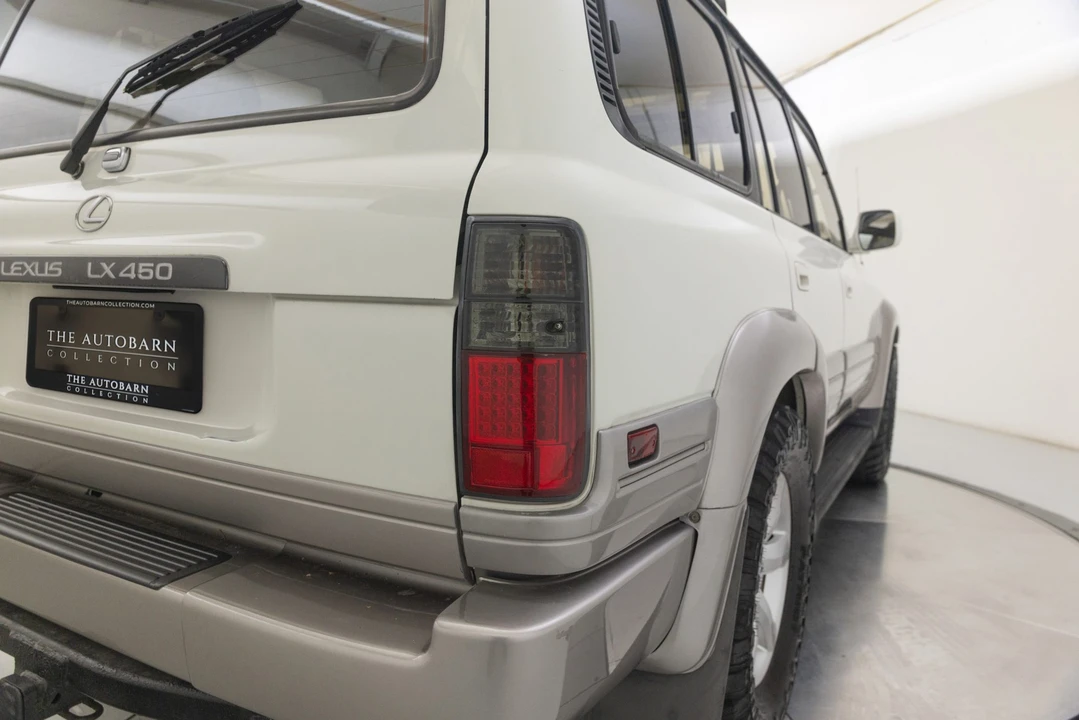 1997 Lexus LX 1st Gen - Image 28 of 31