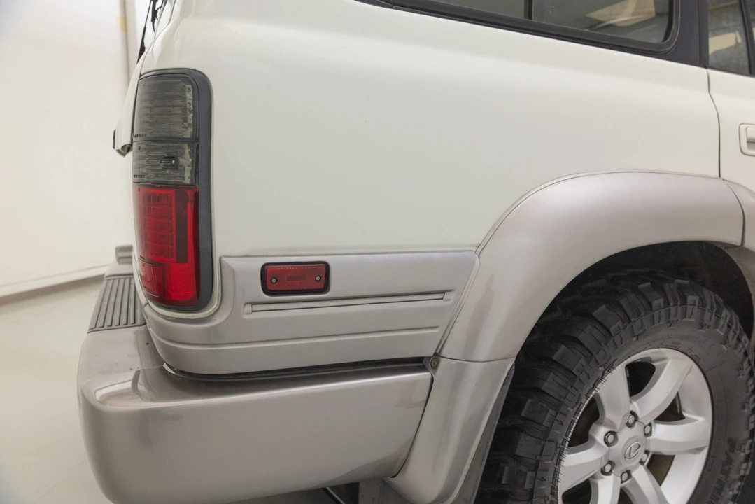 1997 Lexus LX 1st Gen - Image 27 of 31