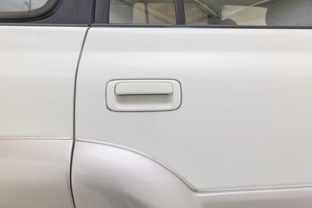 1997 Lexus LX 1st Gen - Image 24 of 31