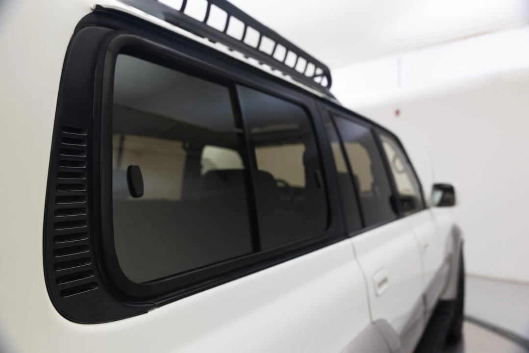 1997 Lexus LX 1st Gen - Image 26 of 31