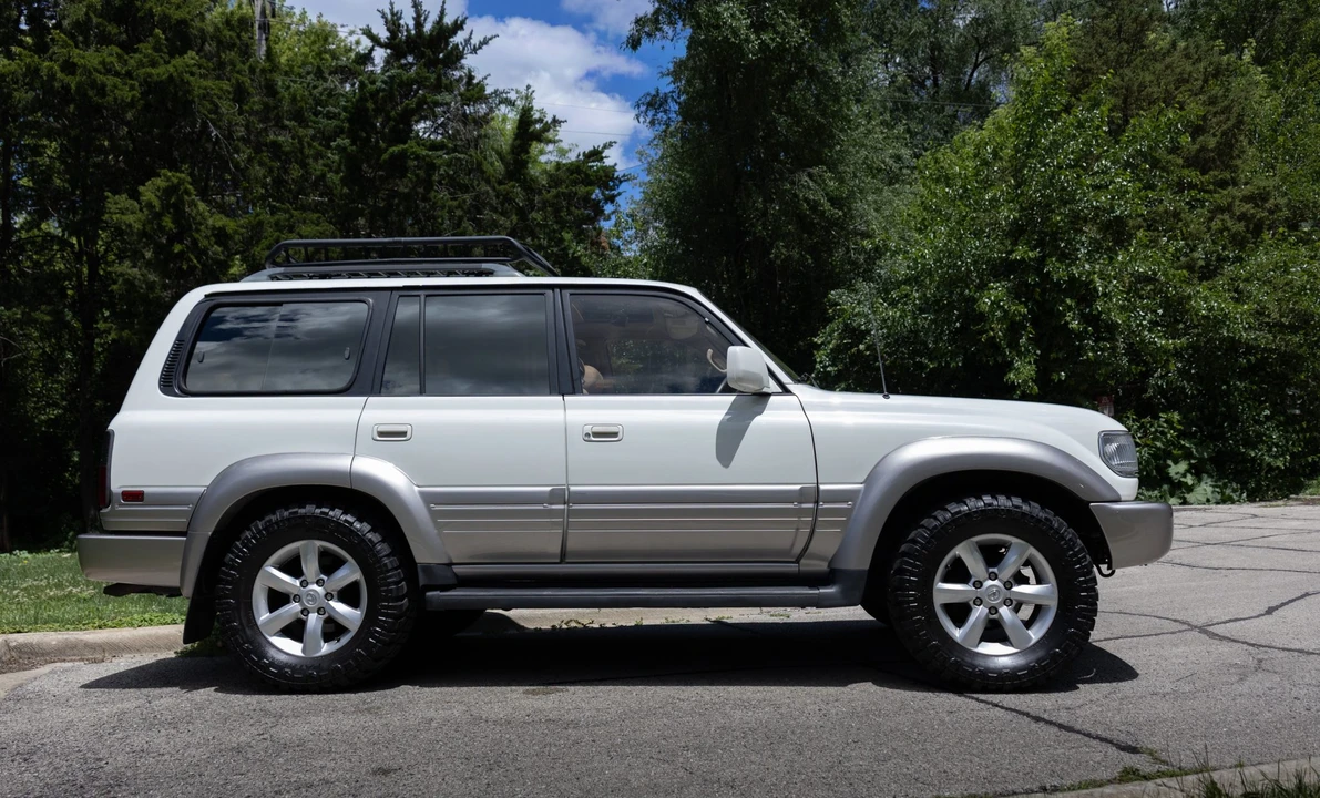 1997 Lexus LX 1st Gen - Image 5 of 31