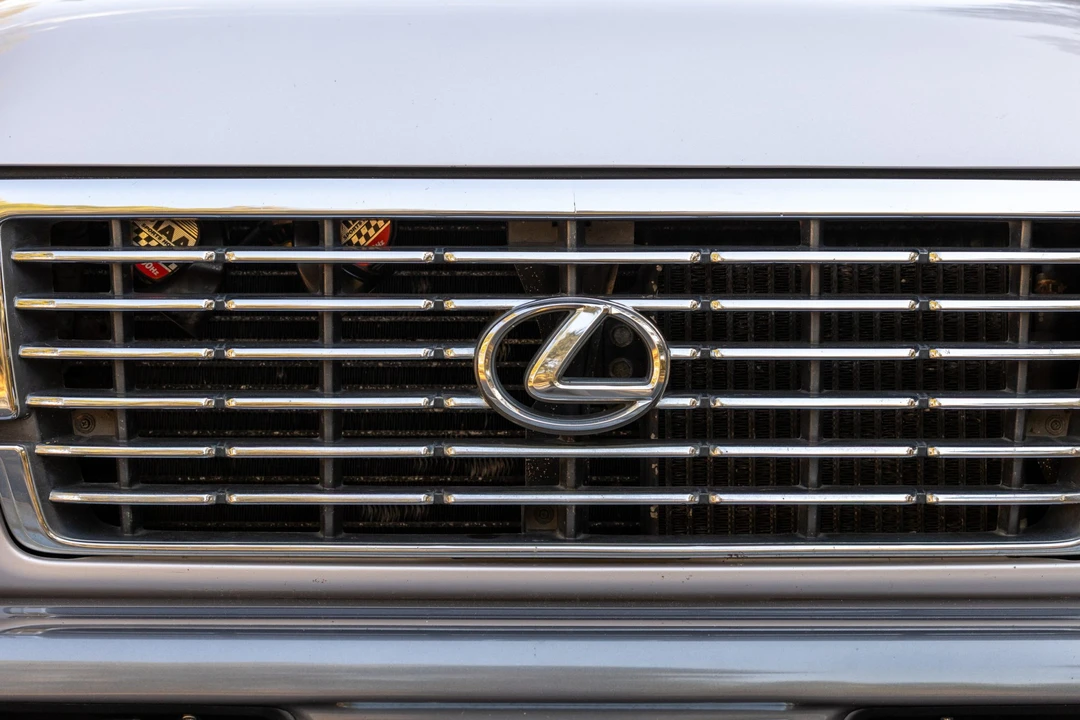 1997 Lexus LX 1st Gen - Image 28 of 31
