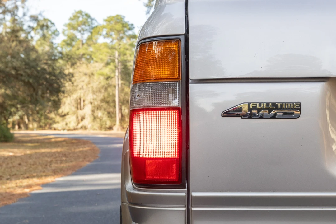 1997 Lexus LX 1st Gen - Image 22 of 31