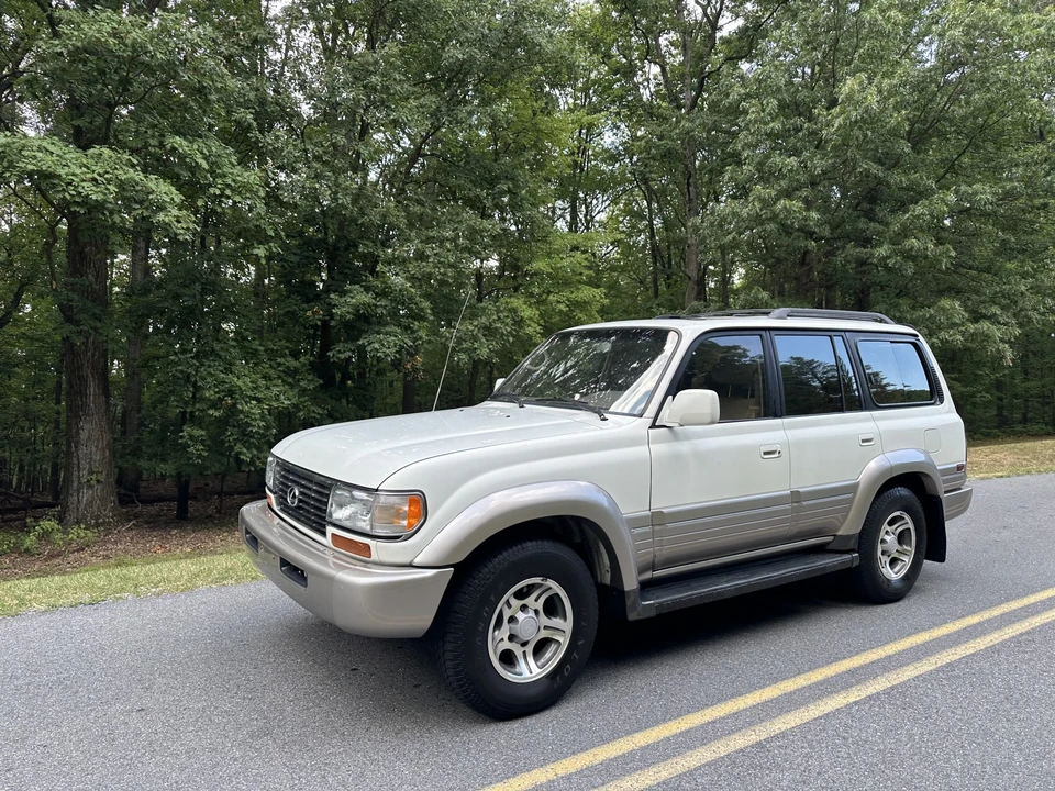 1997 Lexus LX 1st Gen - Image 4 of 31