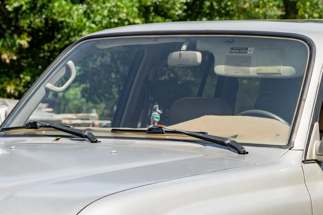 1997 Lexus LX 1st Gen - Image 28 of 31