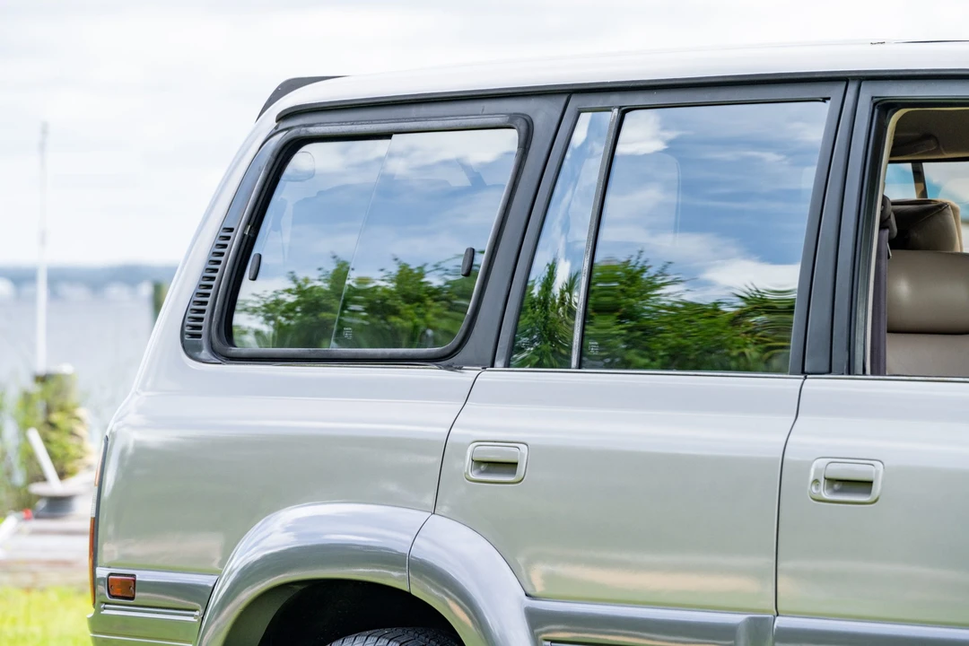 1997 Lexus LX 1st Gen - Image 29 of 31