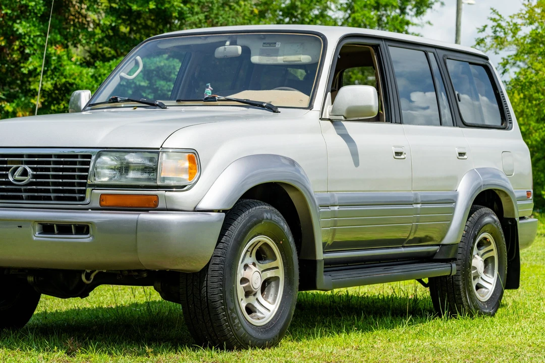 1997 Lexus LX 1st Gen - Image 17 of 31