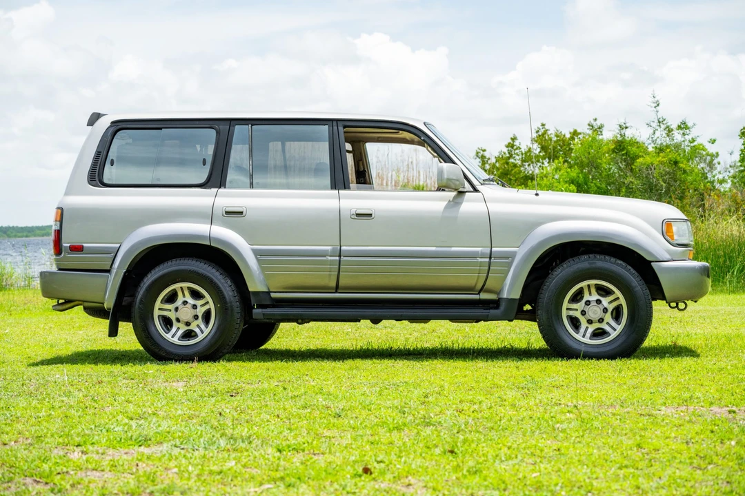 1997 Lexus LX 1st Gen - Image 4 of 31
