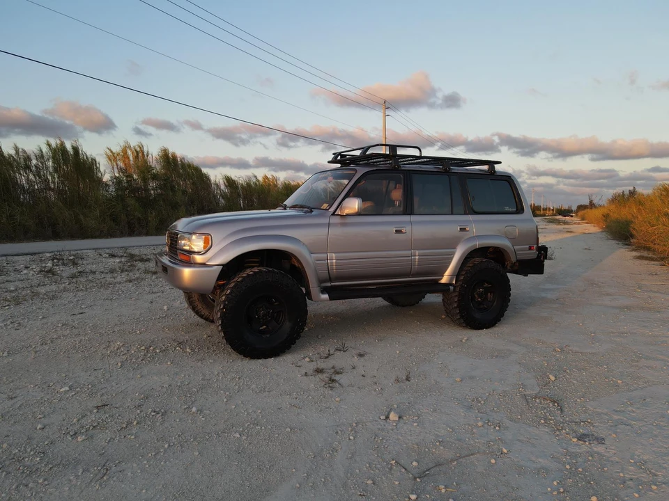 1997 Lexus LX 1st Gen - Image 4 of 31