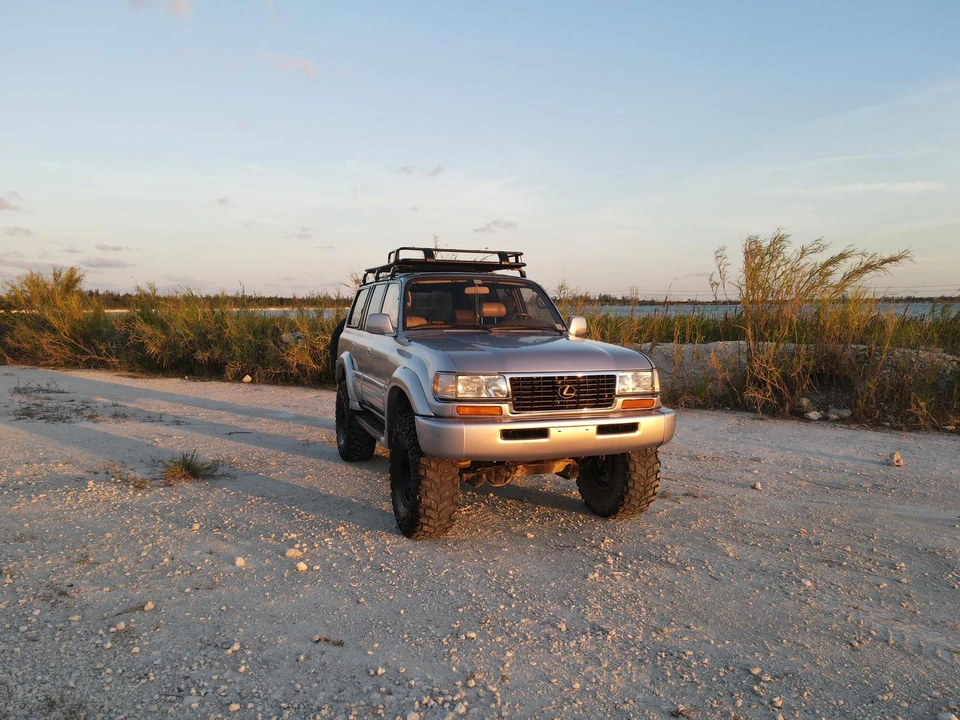 1997 Lexus LX 1st Gen - Image 17 of 31