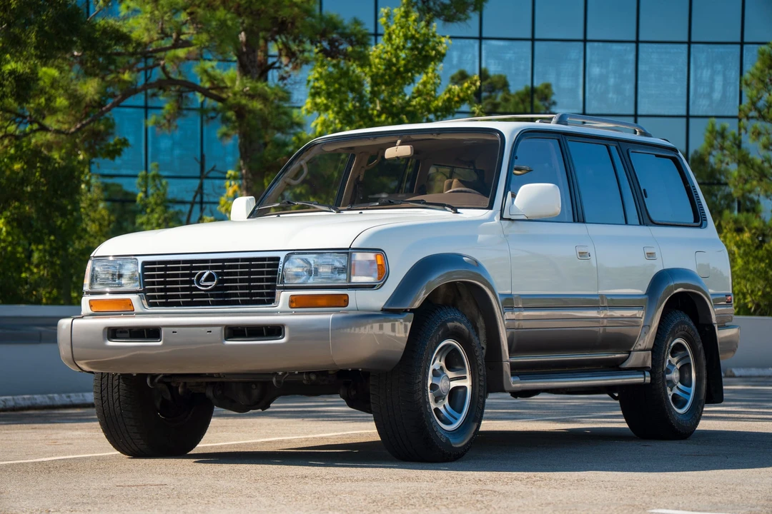 1997 Lexus LX 1st Gen - Image 17 of 31