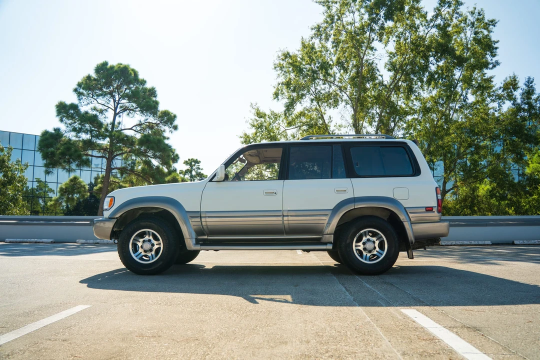 1997 Lexus LX 1st Gen - Image 15 of 31