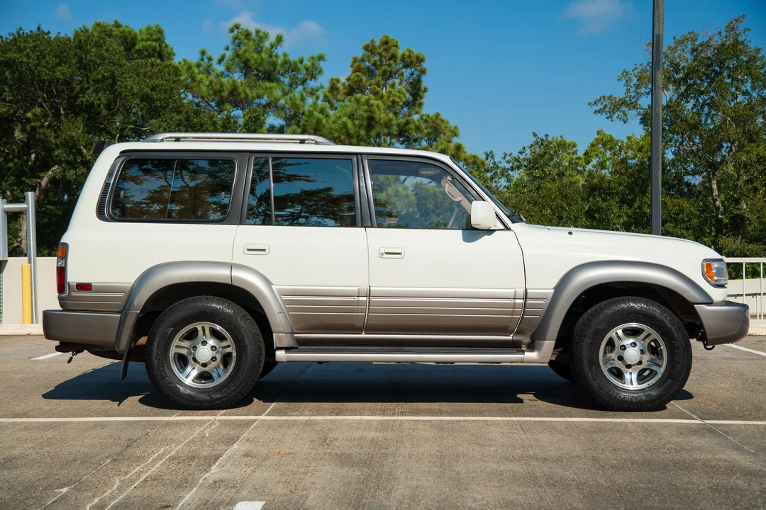 1997 Lexus LX 1st Gen - Image 7 of 31
