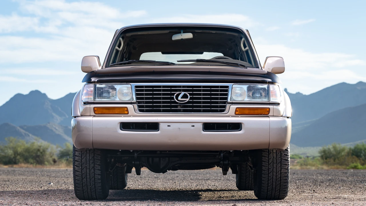 1997 Lexus LX 1st Gen - Image 8 of 31