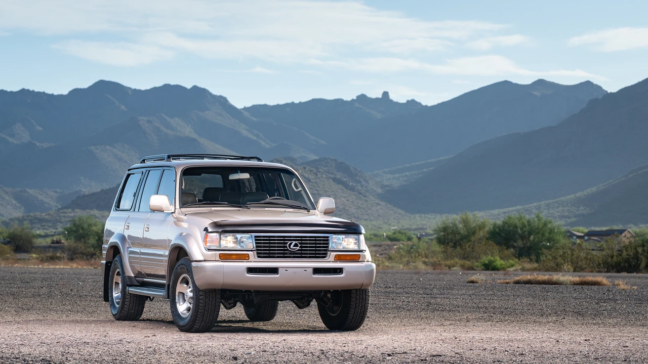1997 Lexus LX 1st Gen - Image 9 of 31