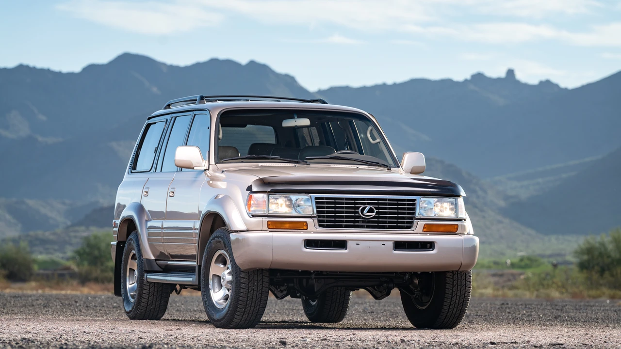 1997 Lexus LX 1st Gen - Image 10 of 31