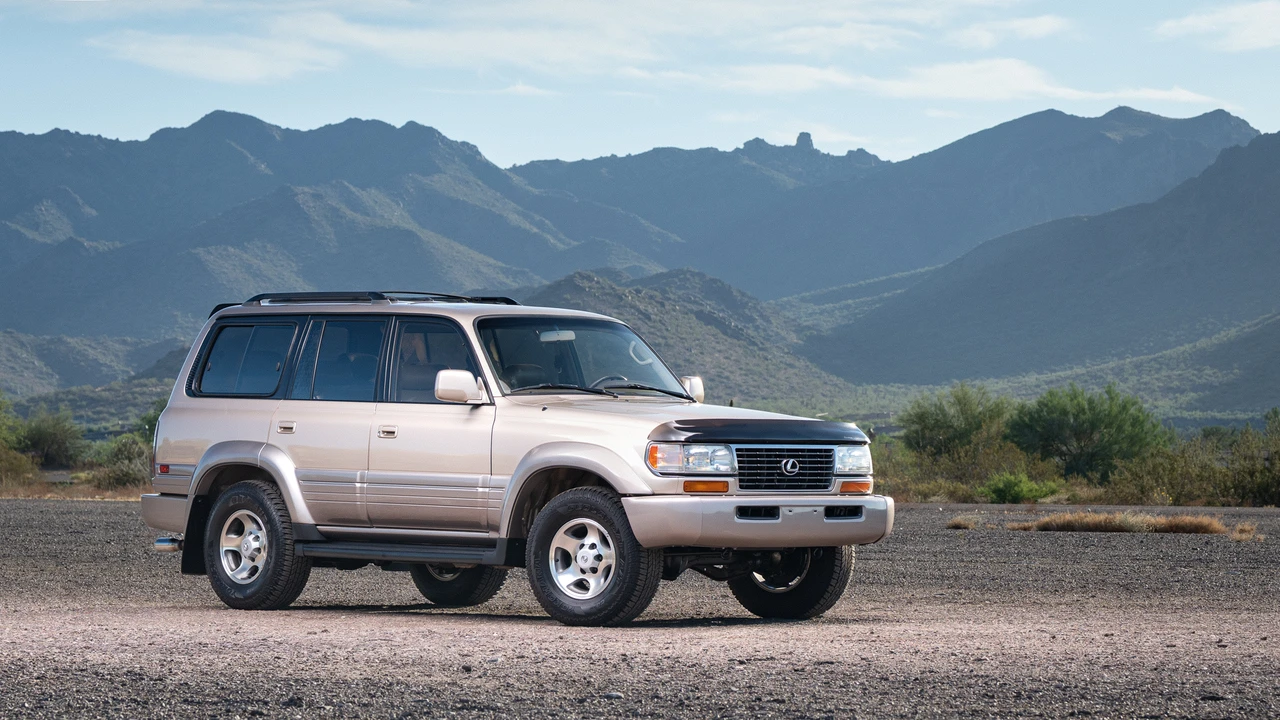 1997 Lexus LX 1st Gen - Image 11 of 31