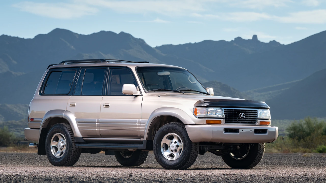 1997 Lexus LX 1st Gen - Image 12 of 31