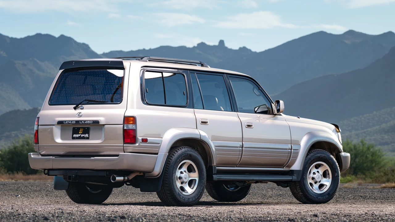 1997 Lexus LX 1st Gen - Image 18 of 31