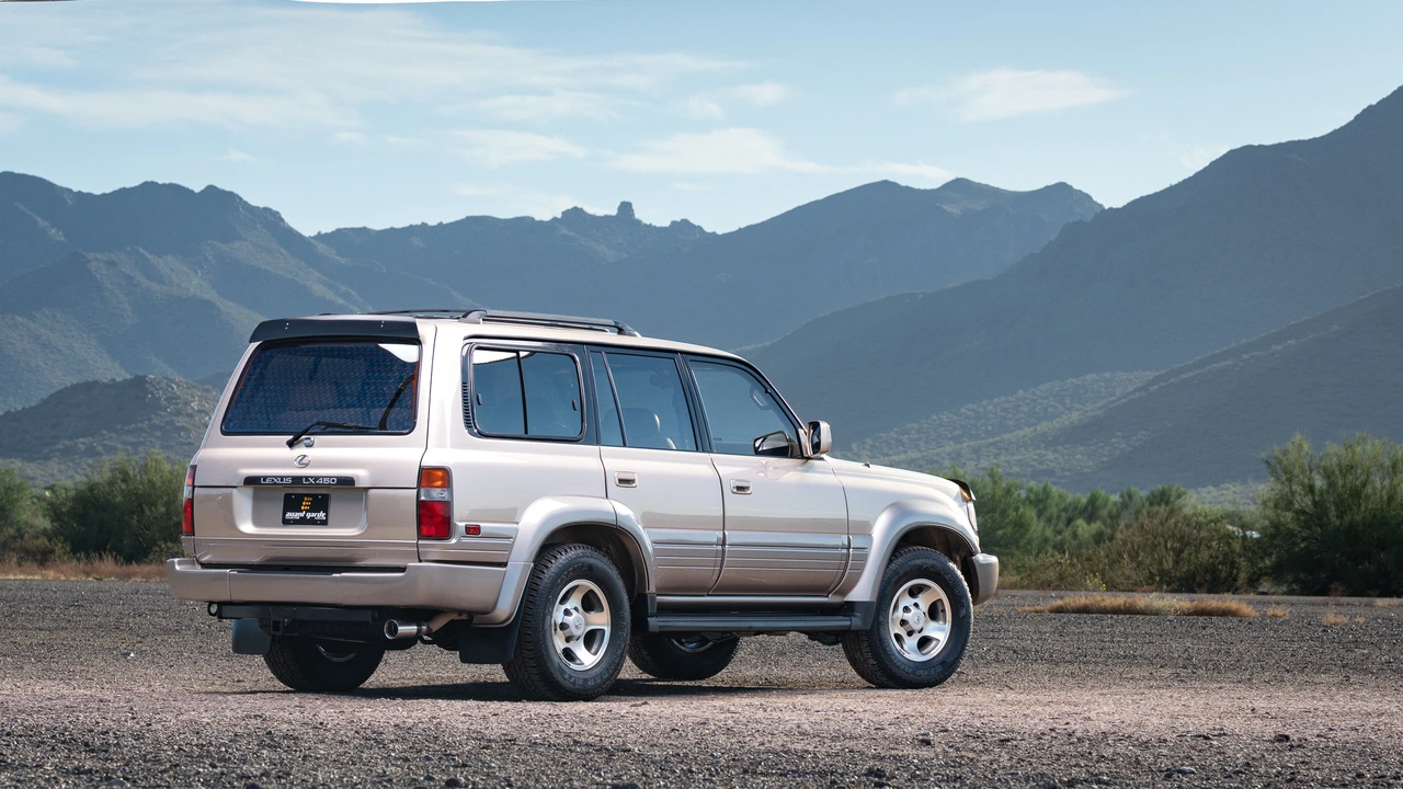 1997 Lexus LX 1st Gen - Image 19 of 31