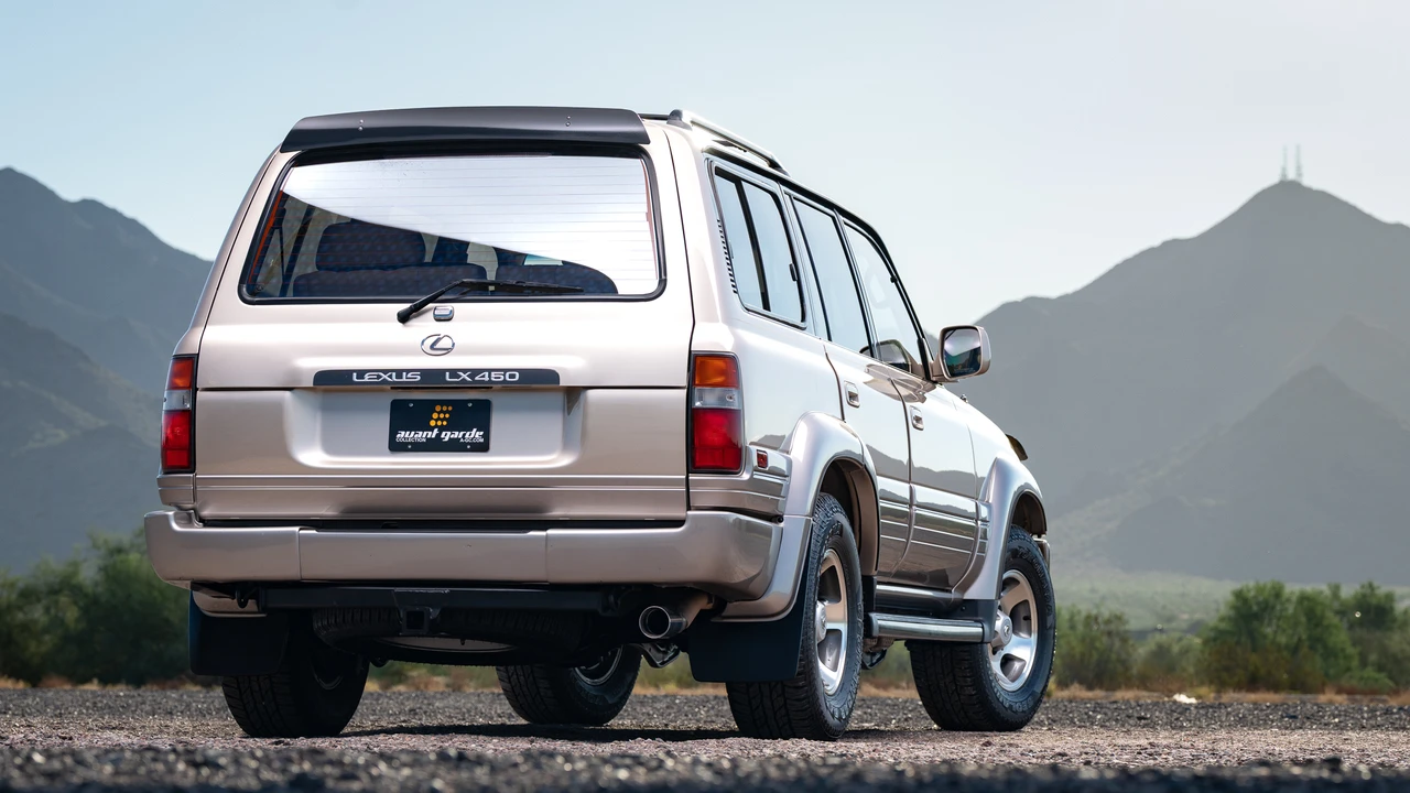 1997 Lexus LX 1st Gen - Image 21 of 31