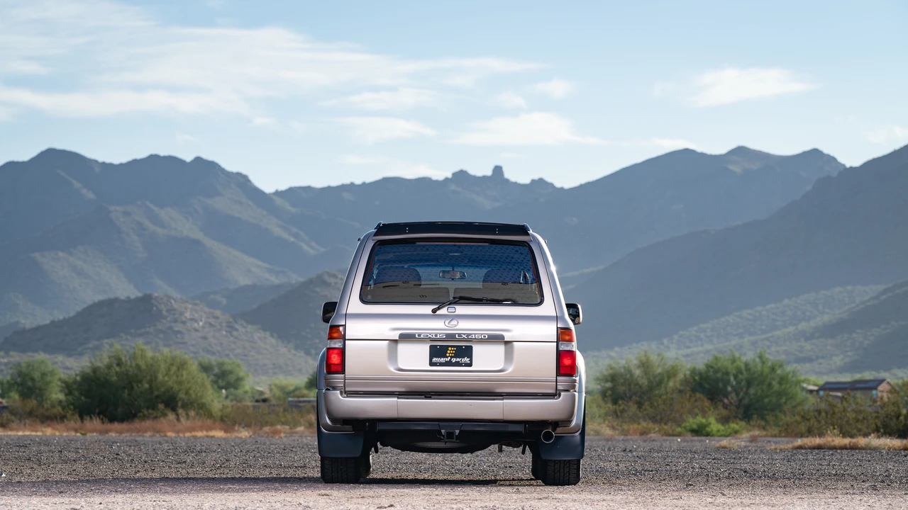 1997 Lexus LX 1st Gen - Image 23 of 31
