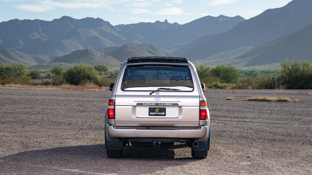 1997 Lexus LX 1st Gen - Image 24 of 31
