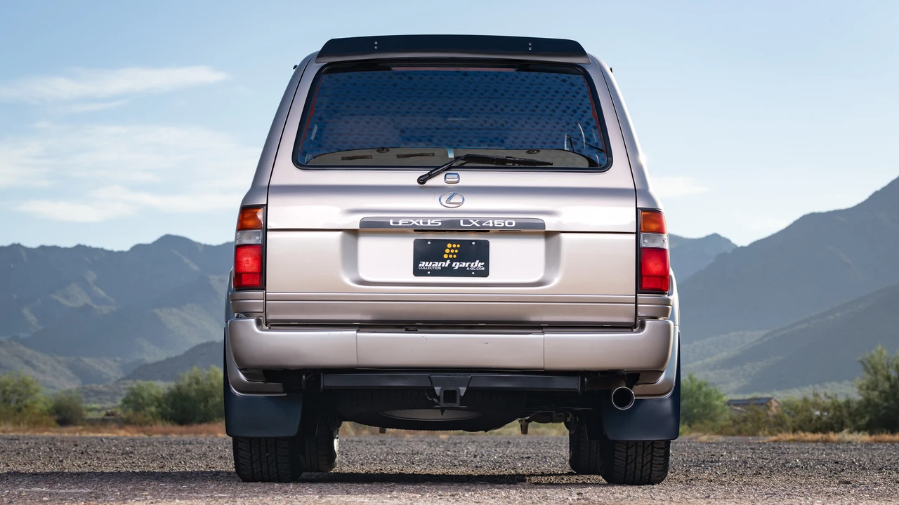 1997 Lexus LX 1st Gen - Image 25 of 31