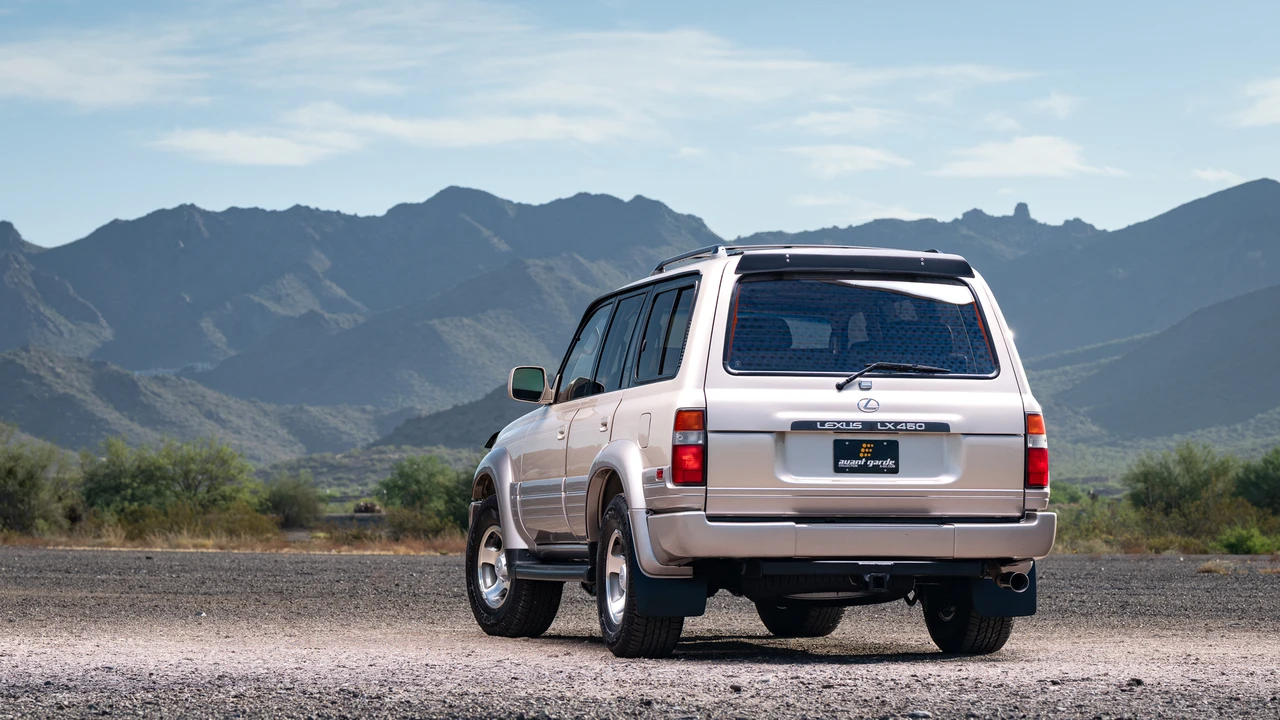 1997 Lexus LX 1st Gen - Image 26 of 31