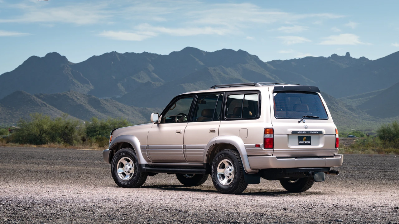 1997 Lexus LX 1st Gen - Image 28 of 31