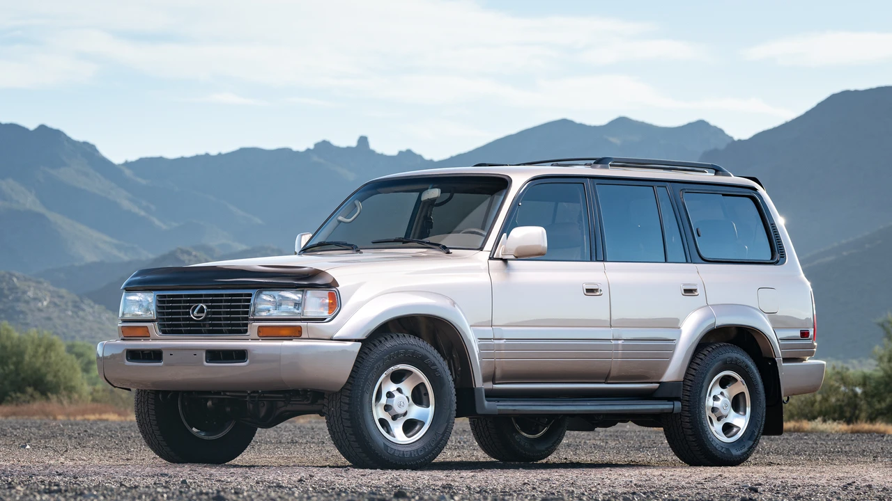 1997 Lexus LX 1st Gen - Image 3 of 31