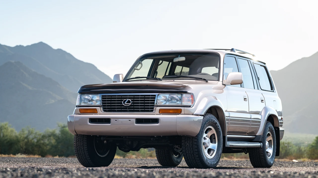 1997 Lexus LX 1st Gen - Image 4 of 31