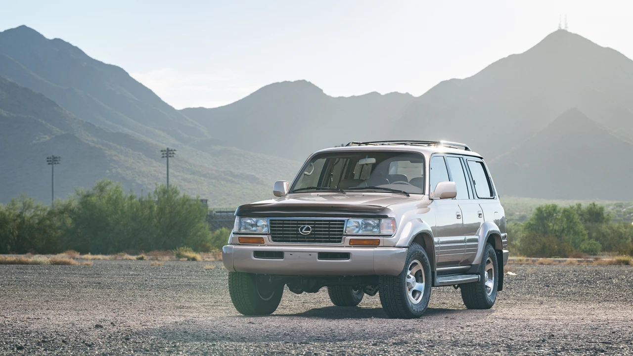 1997 Lexus LX 1st Gen - Image 5 of 31