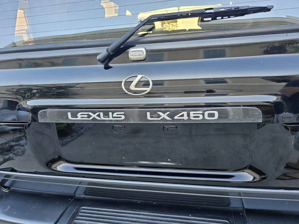 1997 Lexus LX 1st Gen - Image 25 of 31