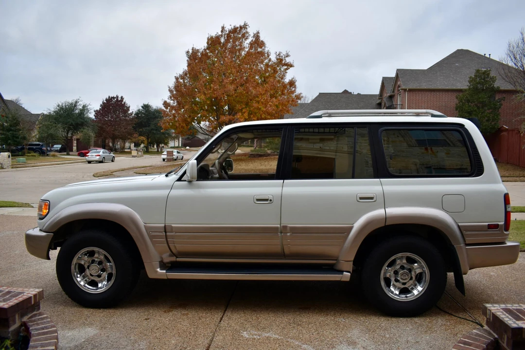 1997 Lexus LX 1st Gen - Image 23 of 31