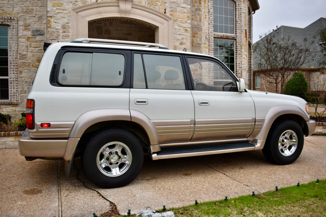 1997 Lexus LX 1st Gen - Image 11 of 31