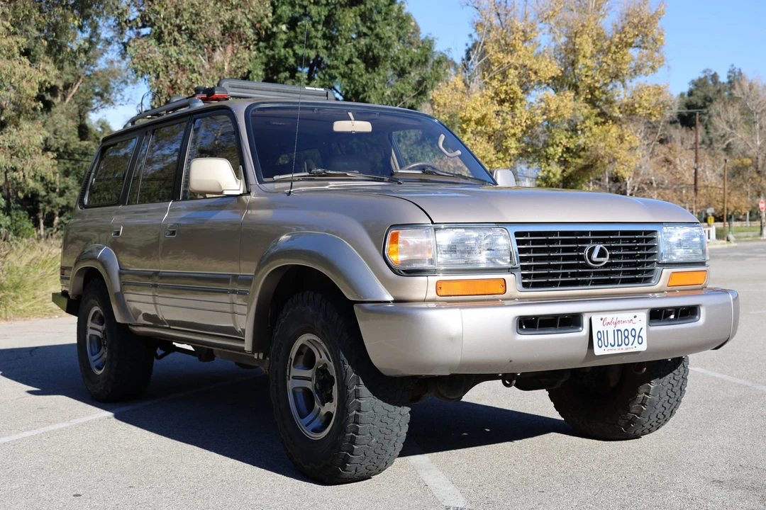 1997 Lexus LX 1st Gen - Image 4 of 31