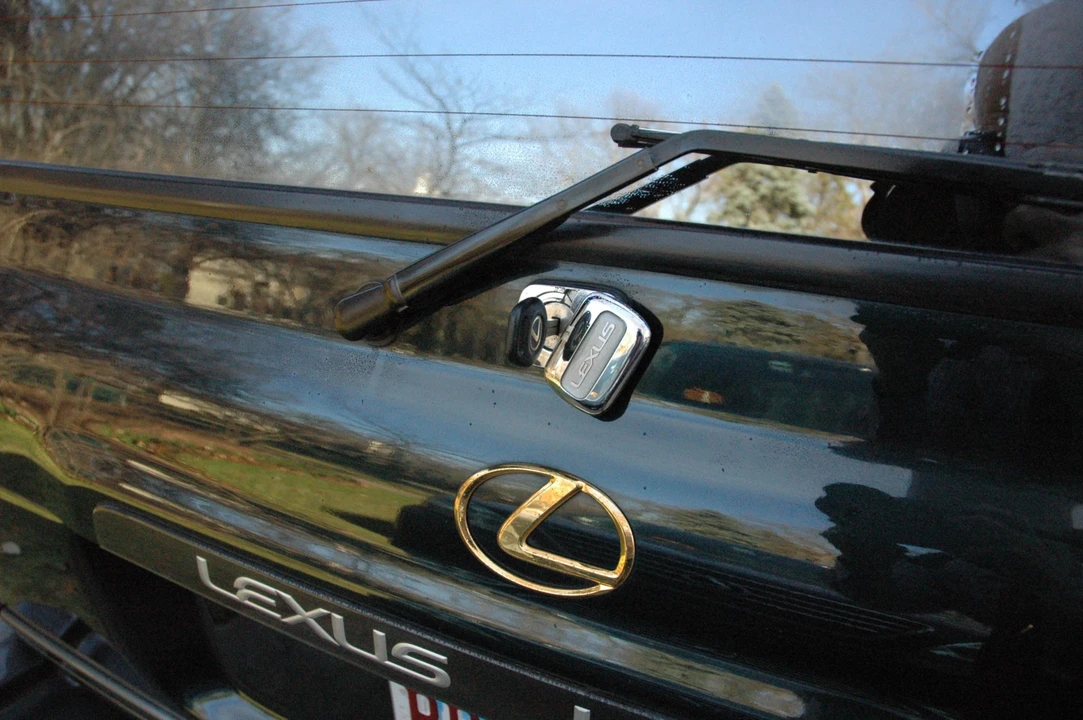 1997 Lexus LX 1st Gen - Image 28 of 31