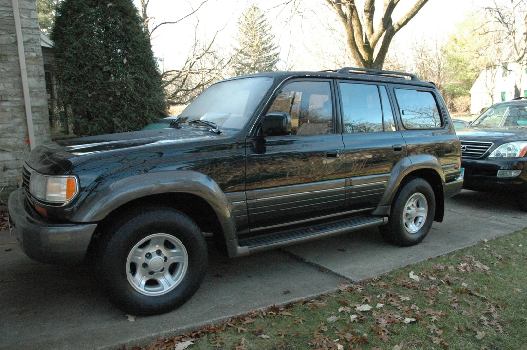 1997 Lexus LX 1st Gen - Image 16 of 31