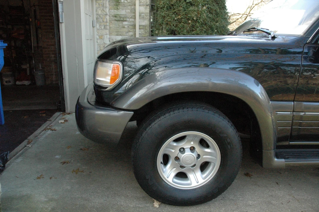 1997 Lexus LX 1st Gen - Image 22 of 31
