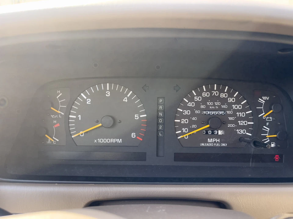 1997 Lexus LX 1st Gen - Image 28 of 31