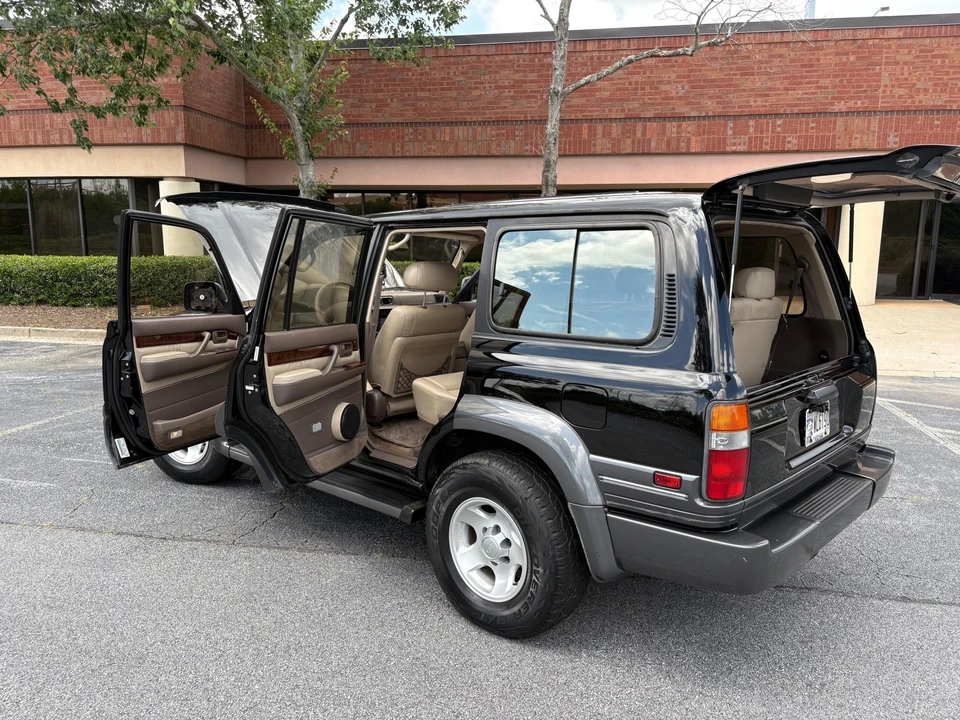 1997 Lexus LX 1st Gen - Image 17 of 31